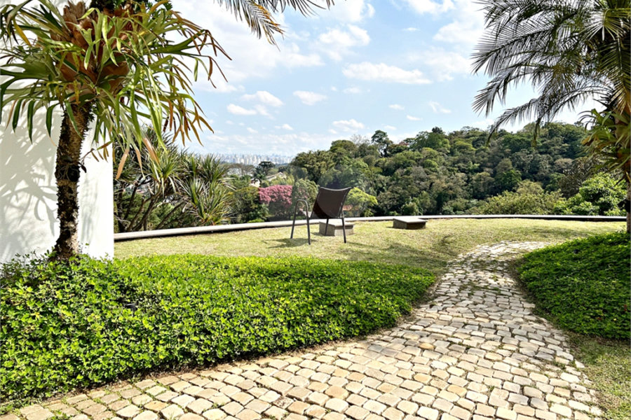 Casa à venda com 4 suítes no condomínio Residencial Jd. Ibiratiba, São Paulo - SP