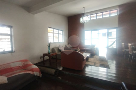 Casa à venda com 5 quartos, sendo 1 suíte, em Parque da Lagoa, Itapetininga, SP