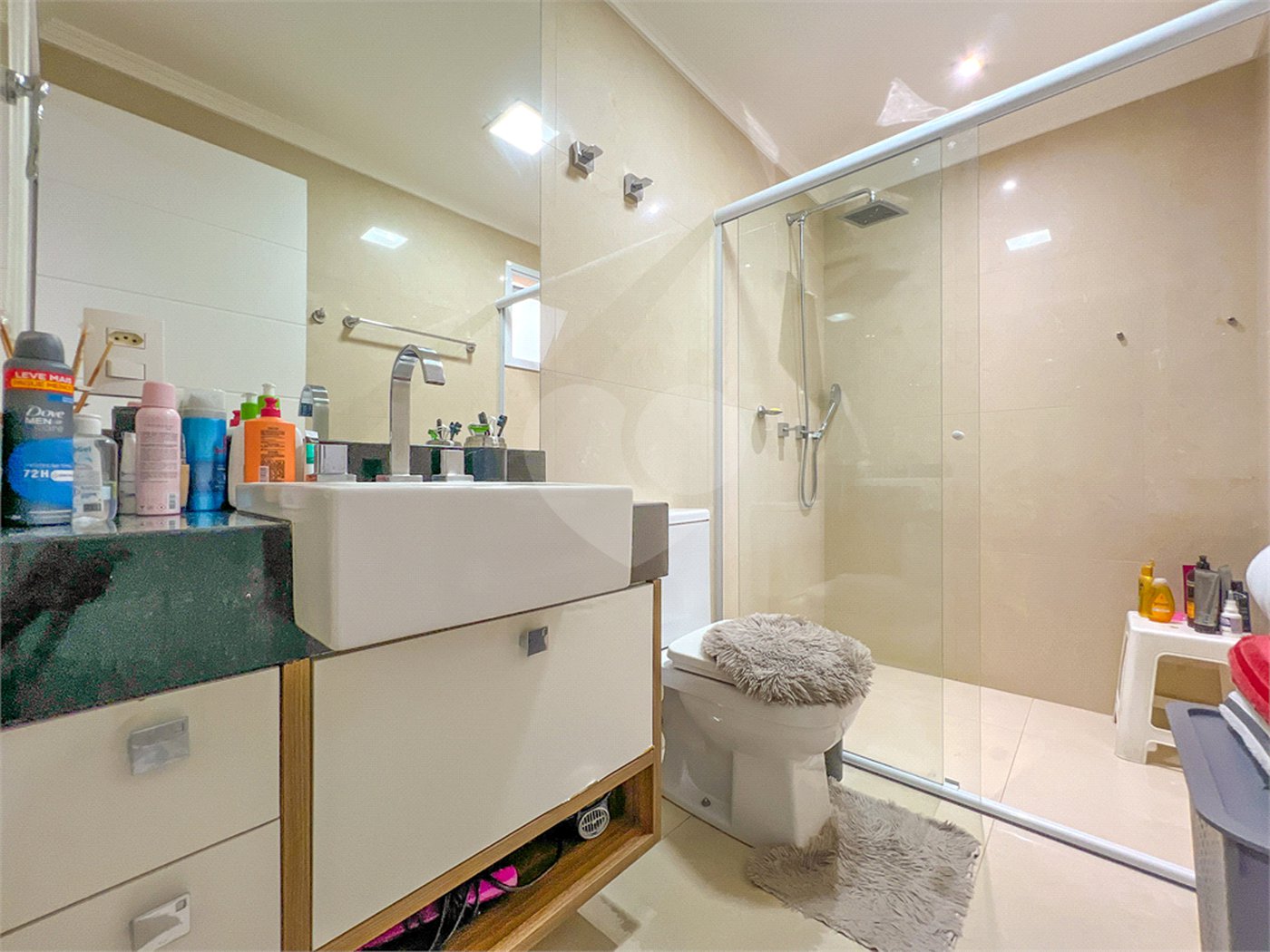 Casa à venda com 4 quartos, sendo 2 suítes,  no condomínio Floradas da Serra, São Paulo - SP