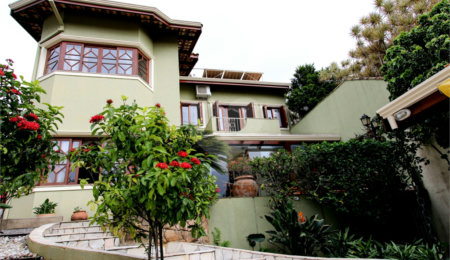 Casa à venda ou para alugar com 3 suítes em Vila Petrópolis, Atibaia, SP