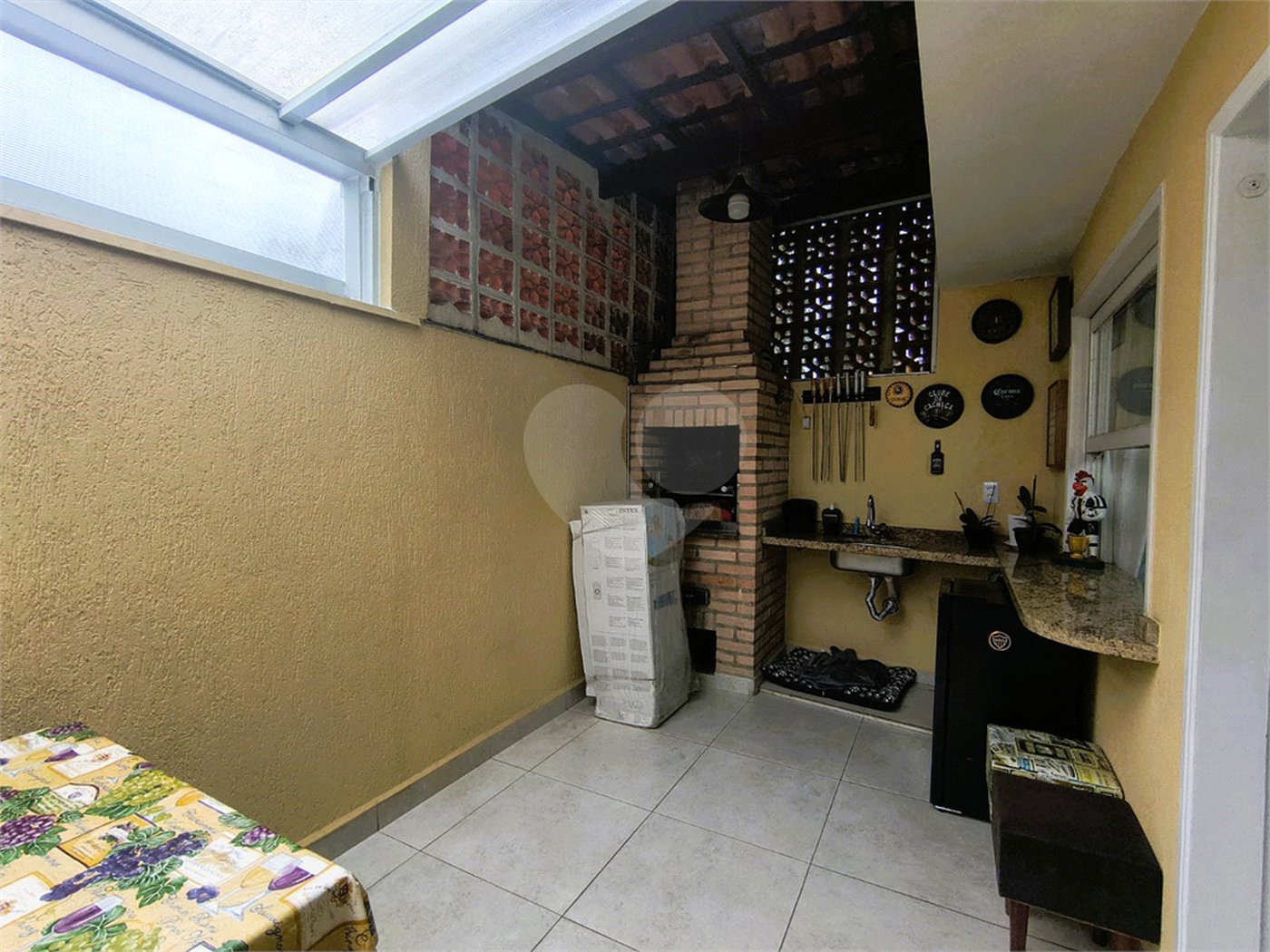 Casa à venda com 3 quartos, sendo 1 suíte, no condomínio Vila Panamericana, São Paulo - SP