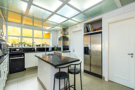 Casa à venda com 4 suítes em Jardim Guedala, São Paulo, SP