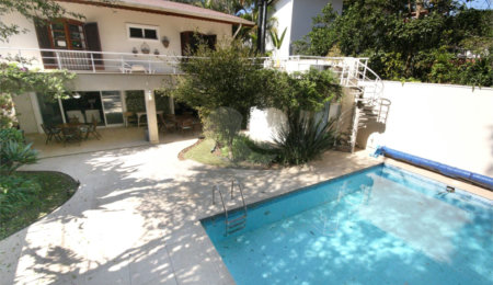 Sobrado à venda com 4 quartos, sendo 2 suítes,  em Chácara Monte Alegre, São Paulo, SP