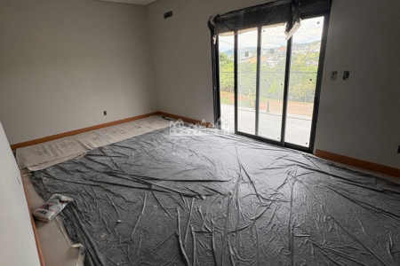 Casa à venda com 3 suítes no condomínio Shamballa III, Atibaia - SP