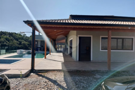 Chácara à venda com 3 quartos, sendo 2 suítes,  em Cocuera, Mogi das Cruzes, SP