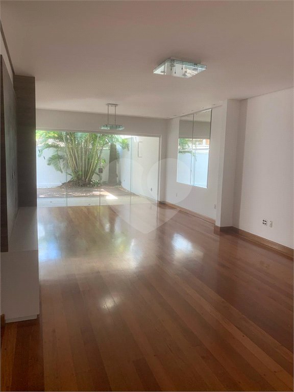Casa à venda com 3 suítes no condomínio Villaggio Belvedere, São Paulo - SP