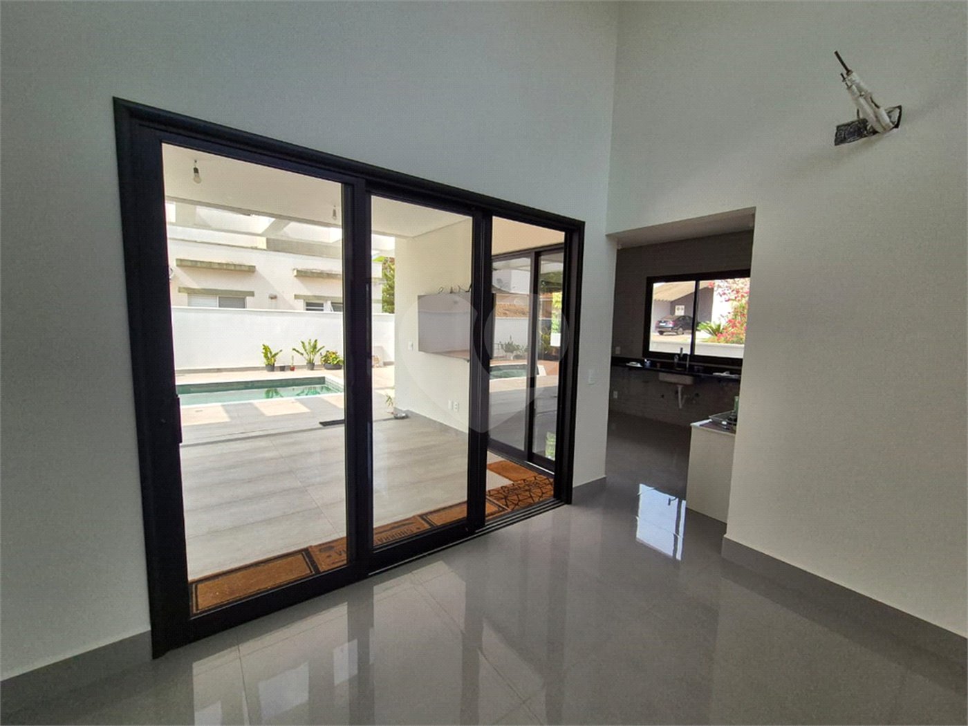 Casa à venda com 3 suítes no condomínio Terras de São Francisco, Vinhedo - SP