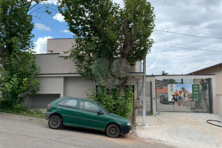Casa à venda com 3 suítes no condomínio Residencial Celina, Atibaia - SP