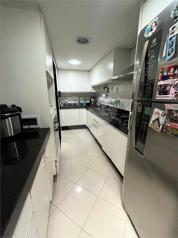 Casa à venda com 3 quartos, sendo 1 suíte, no condomínio Vila das Cores, São Paulo - SP