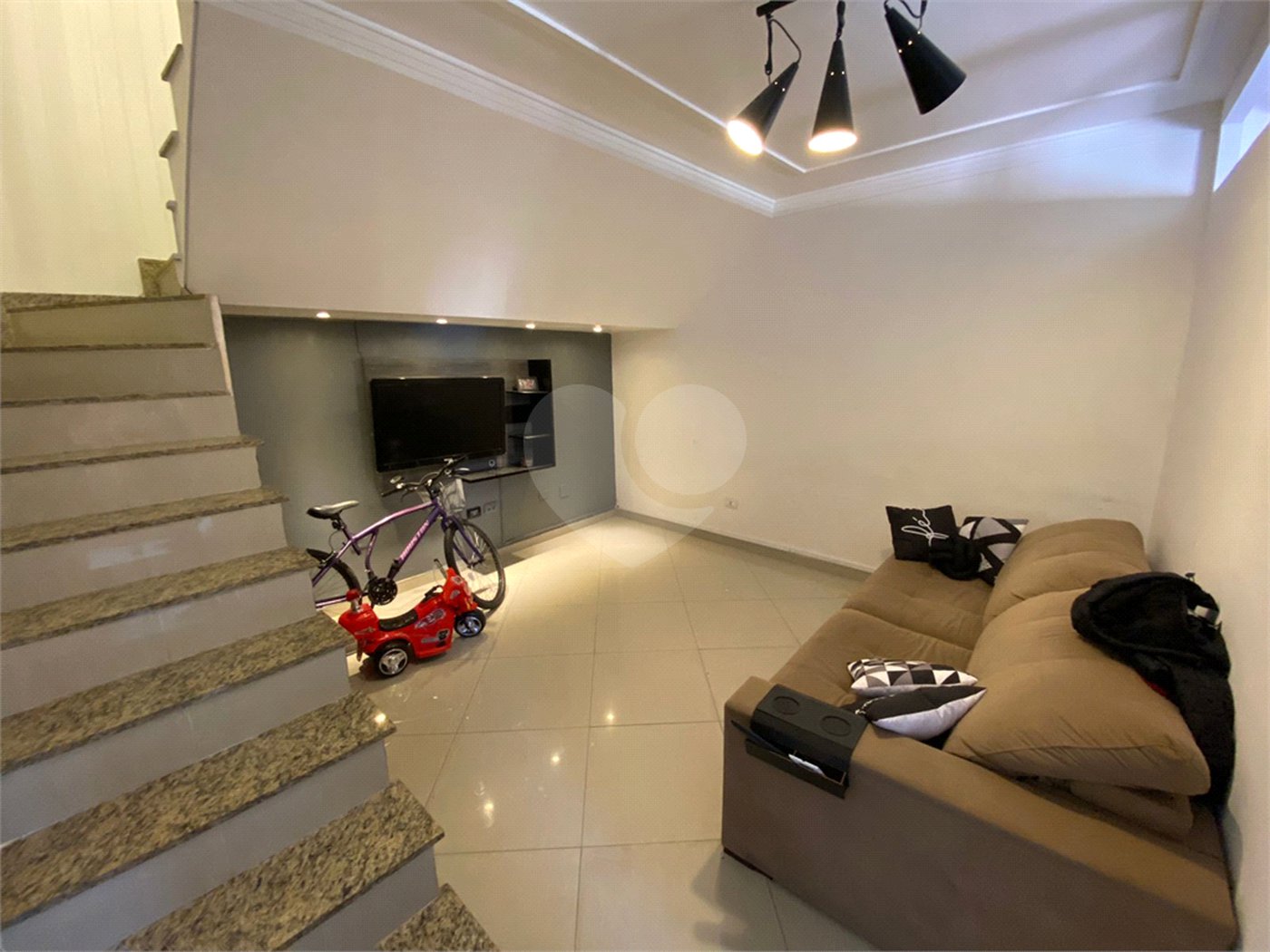 Sobrado à venda com 6 quartos, sendo 2 suítes,  em Vila Mazzei, São Paulo, SP