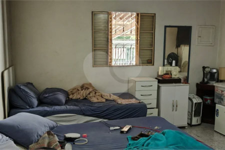 Casa com 150m² , 1 dormitório , 1 vaga de garagem , precisando de reforma , `venda na Penha.