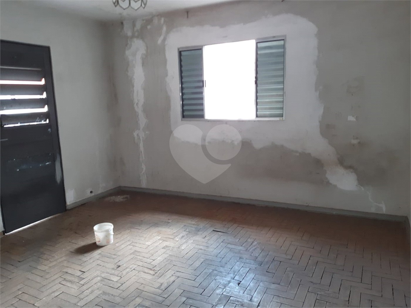 Casa à venda com 3 quartos, sendo 1 suíte, no condomínio Sem Nome, São Paulo - SP
