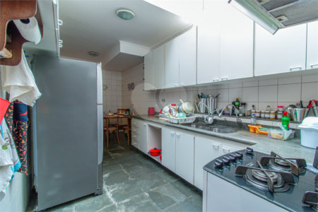 Casa à venda com 3 quartos, sendo 1 suíte,  no condomínio Jardim Hipico, São Paulo - SP