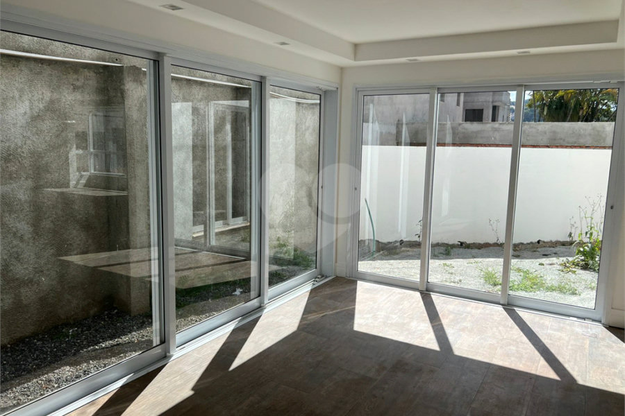 Casa à venda com 4 quartos, sendo 2 suítes, no condomínio Residencial Floresta, São Paulo - SP