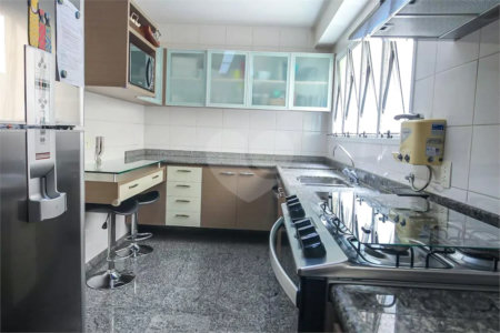 Apartamento à venda com 3 suítes em Real Parque, São Paulo, SP