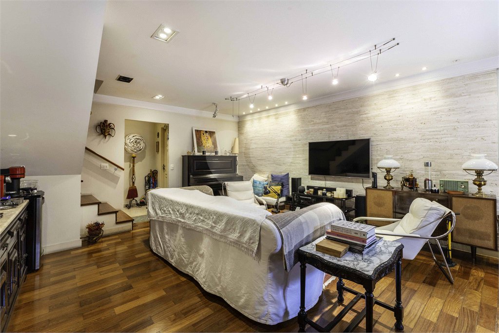 Duplex para alugar com 4 quartos, sendo 3 suítes, em Alto de Pinheiros, São Paulo, SP