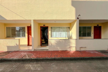 Casa à venda com 4 quartos, sendo 1 suíte, no condomínio Imperial Santa Cruz, Rio de Janeiro - RJ