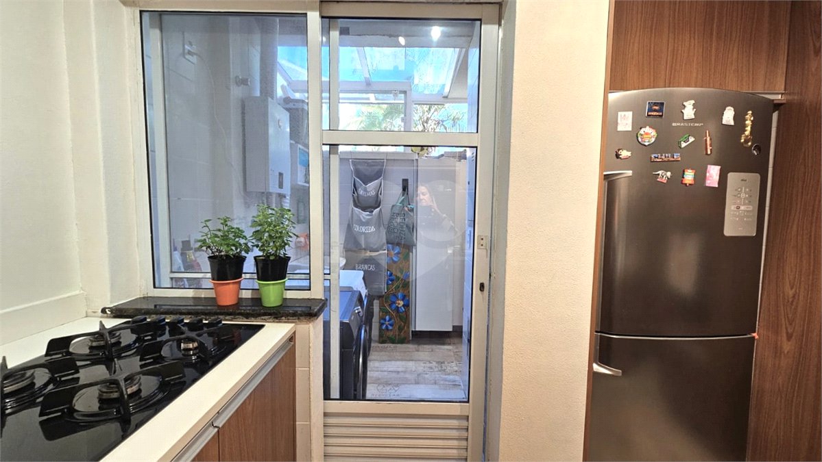 Casa à venda com 3 quartos, sendo 1 suíte, no condomínio Flora Park, São Paulo - SP