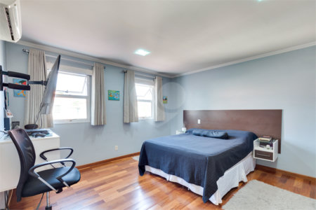 Casa à venda com 3 suítes no condomínio Vila Versalhes, São Paulo - SP