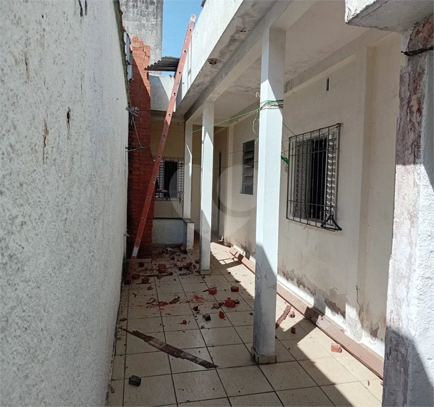 Casa Térrea à venda com 4 quartos, sendo 1 suíte, em Vila Antonieta, São Paulo, SP