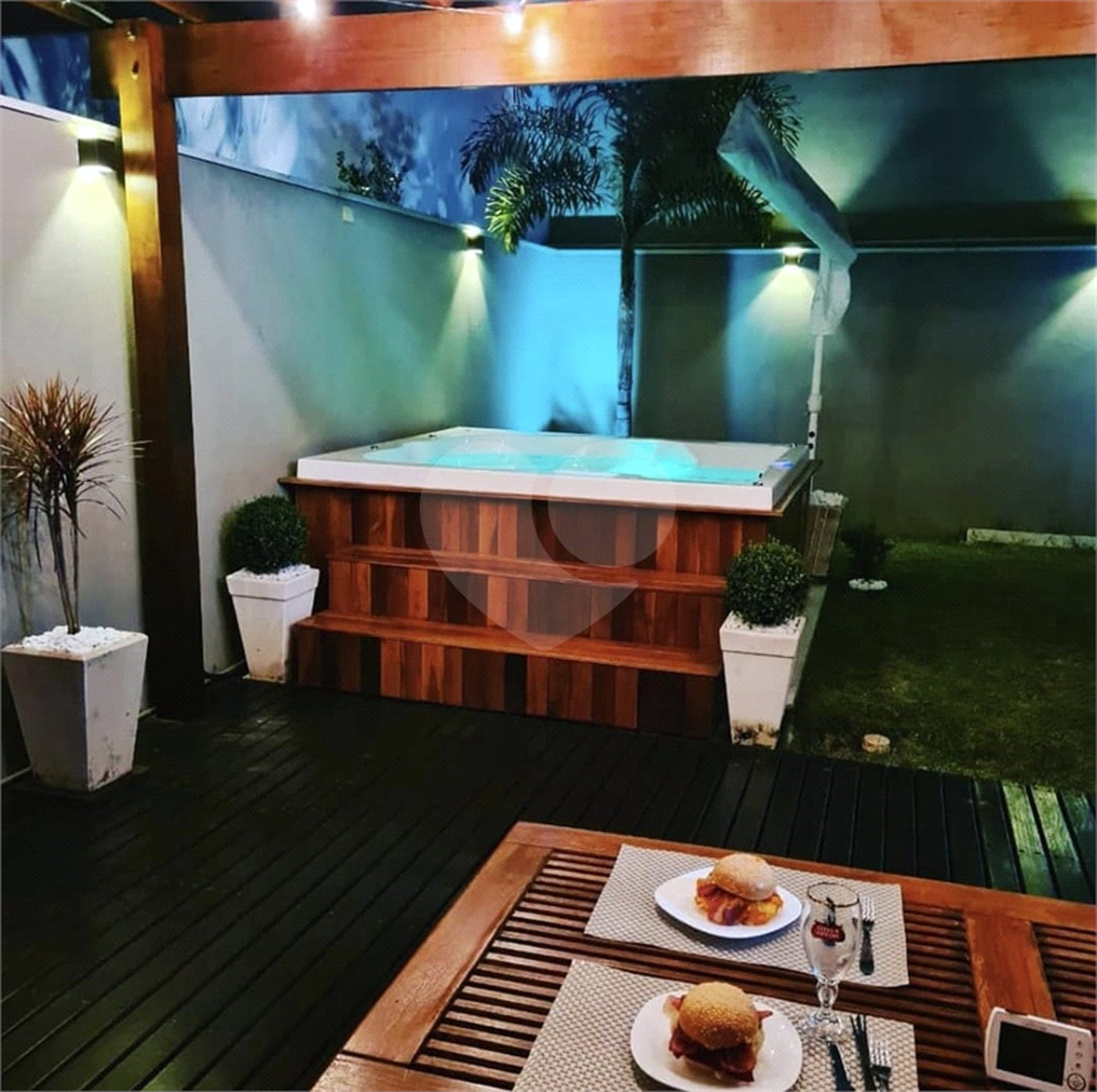 Casa à venda com 3 quartos, sendo 1 suíte, no condomínio Ilha das Águas, Salto - SP