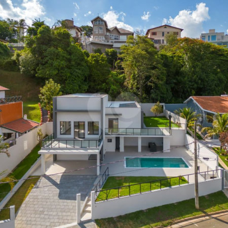 Casa à venda com 4 quartos, sendo 3 suítes, no condomínio Estância Marambaia, Vinhedo - SP