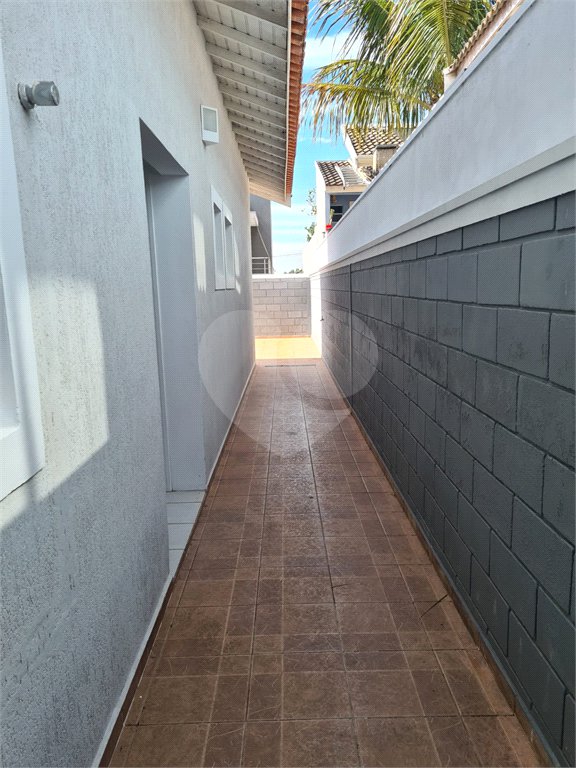 Casa à venda com 3 quartos, sendo 2 suítes, no condomínio Terras de São Francisco, Vinhedo - SP