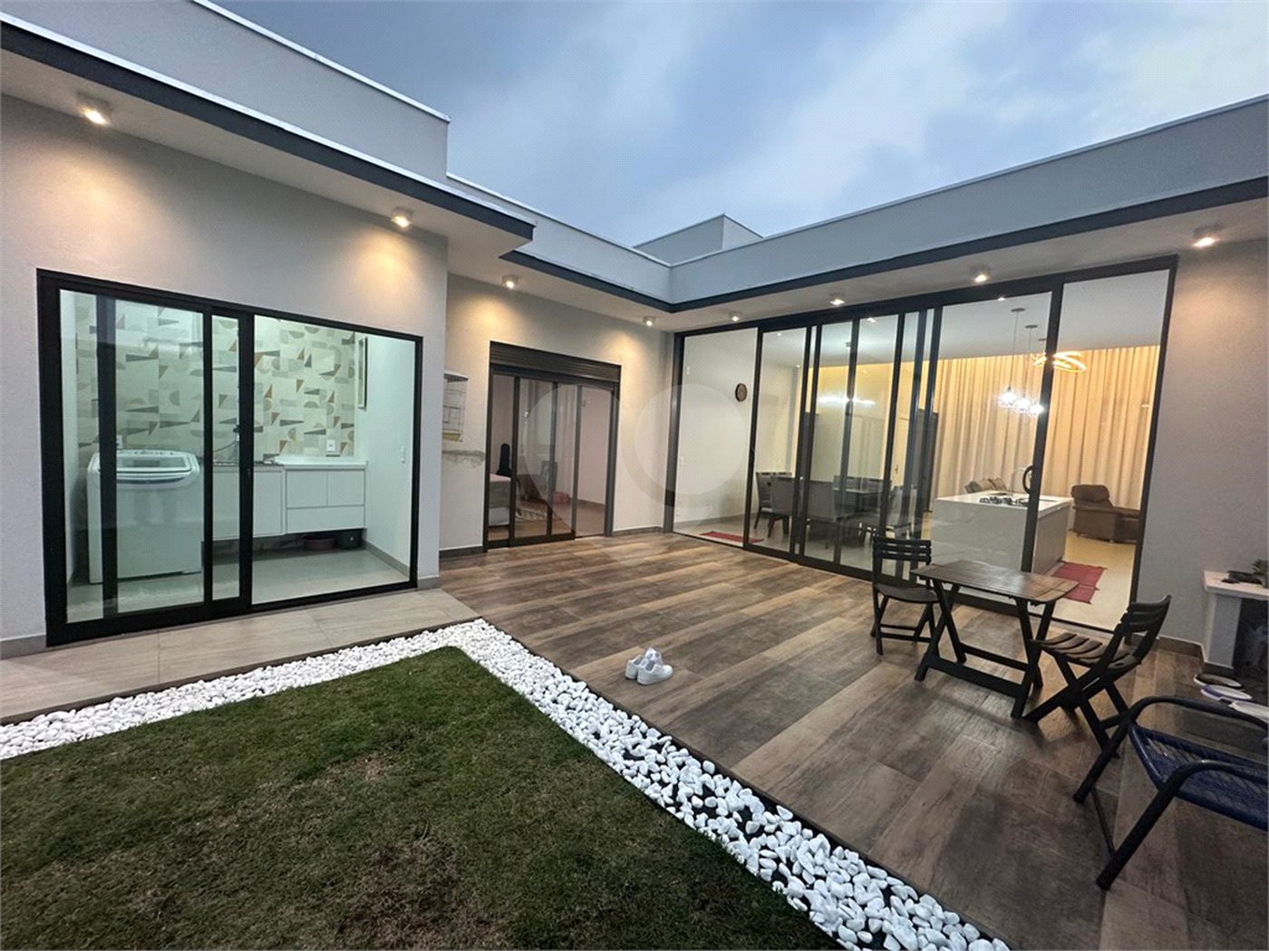Casa à venda com 4 quartos, sendo 2 suítes, no condomínio Residencial Golden Ville, Itapetininga - SP
