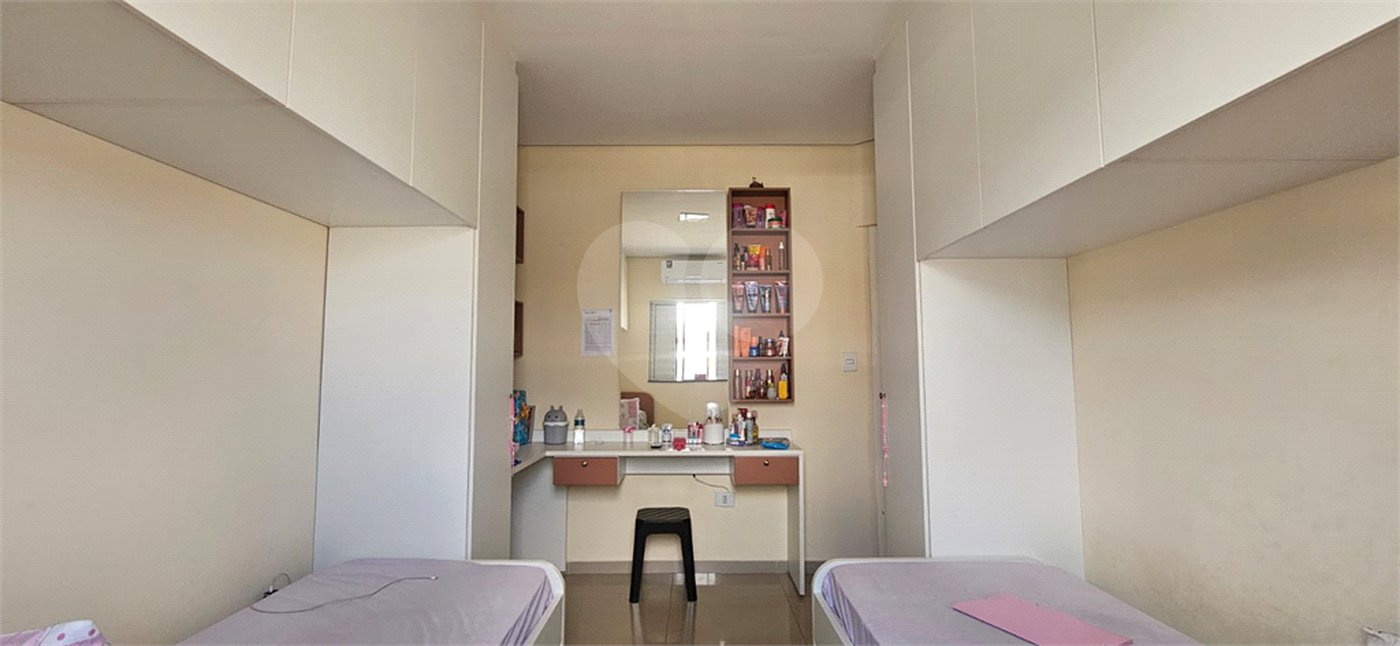Casa à venda com 3 quartos, sendo 1 suíte,  no condomínio Comdomínio Real Park Tietê, Mogi das Cruzes - SP