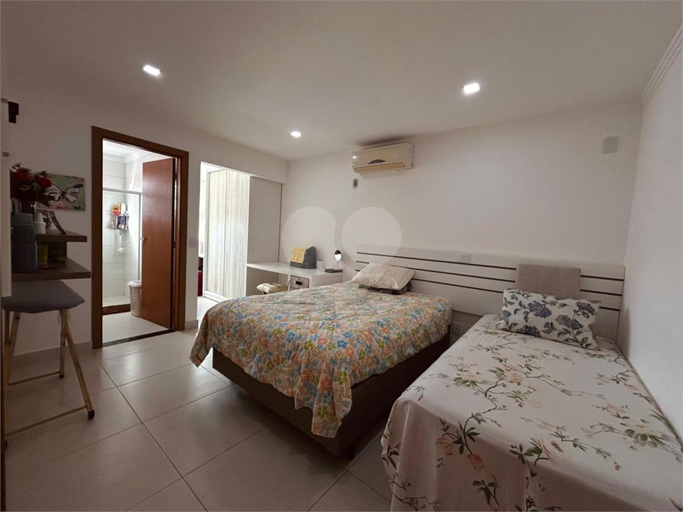 Duplex à venda com 1 quarto, sendo 3 suítes, em Taperapuan, Porto Seguro, BA