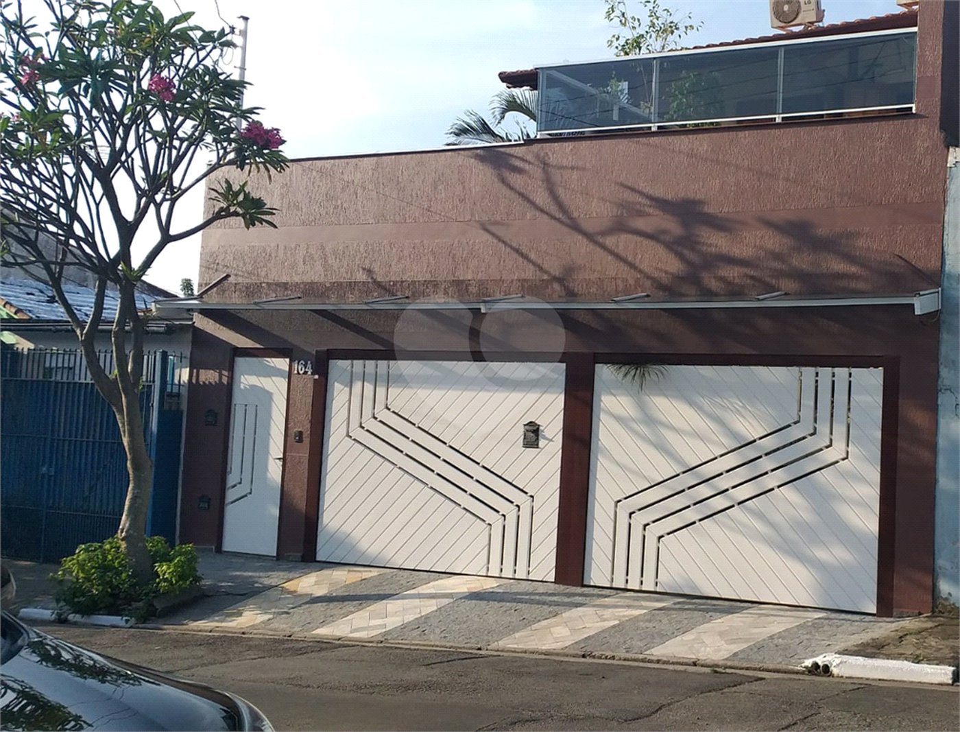 Sobrado à venda com 4 quartos, sendo 2 suítes,  em Parque Colonial, São Paulo, SP