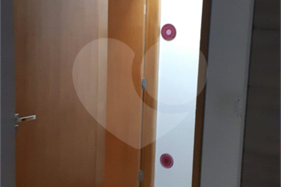 Casa à venda ou para alugar com 3 quartos, sendo 2 suítes,  no condomínio Residencial Erika, São Paulo - SP