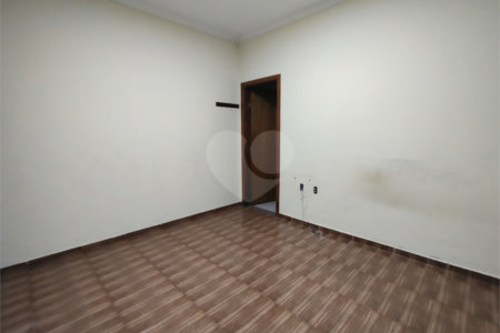 Casa para alugar com 4 quartos, sendo 1 suíte, em Vila Judite, Itapetininga, SP