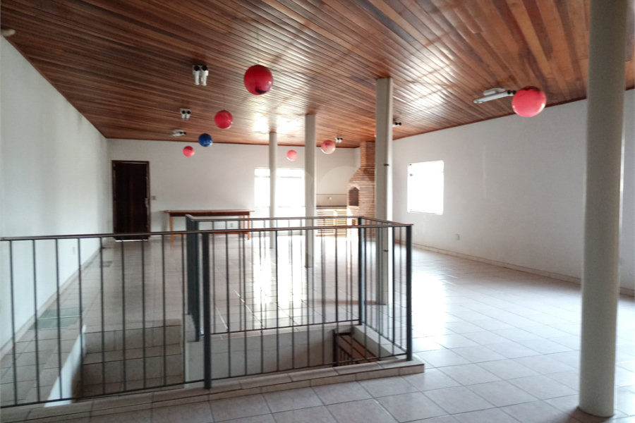 Sobrado à venda com 5 quartos em Horto, São Paulo, SP