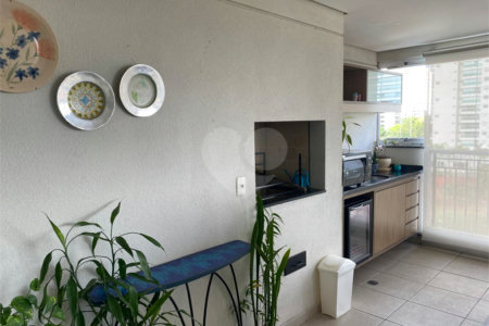 Apartamento à venda com 3 quartos, sendo 2 suítes,  em Campo Belo, São Paulo, SP