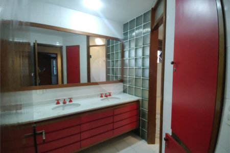 Sobrado à venda com 5 quartos, sendo 3 suítes, em Cidade Monções, São Paulo, SP
