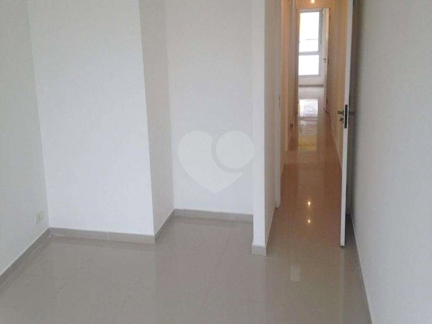 Casa à venda com 3 quartos, sendo 2 suítes, no condomínio Residencial Vegas, São Paulo - SP