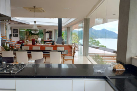 Casa à venda com 4 suítes em Praia Vermelha, Ubatuba, SP
