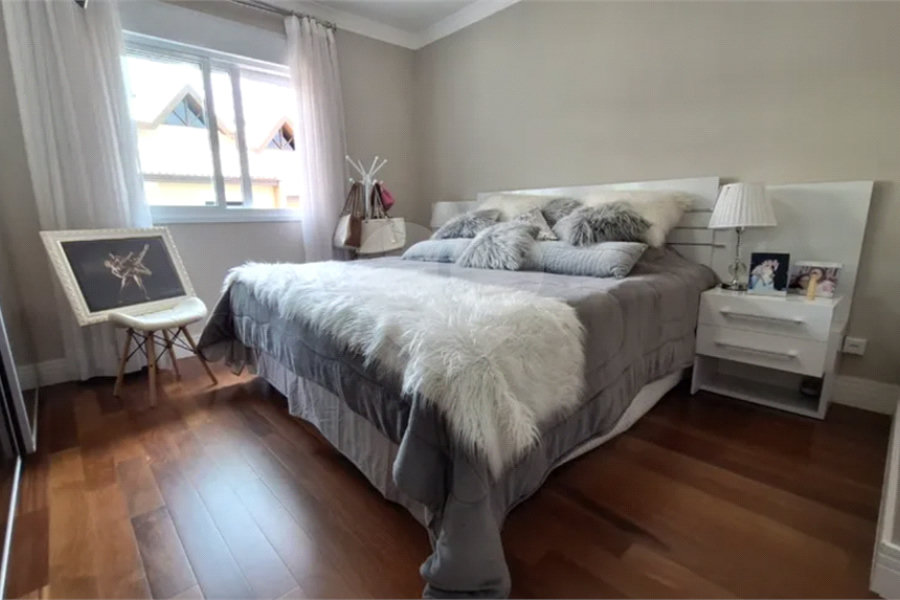 Casa à venda com 5 quartos, sendo 2 suítes,  no condomínio Floradas da Serra, São Paulo - SP