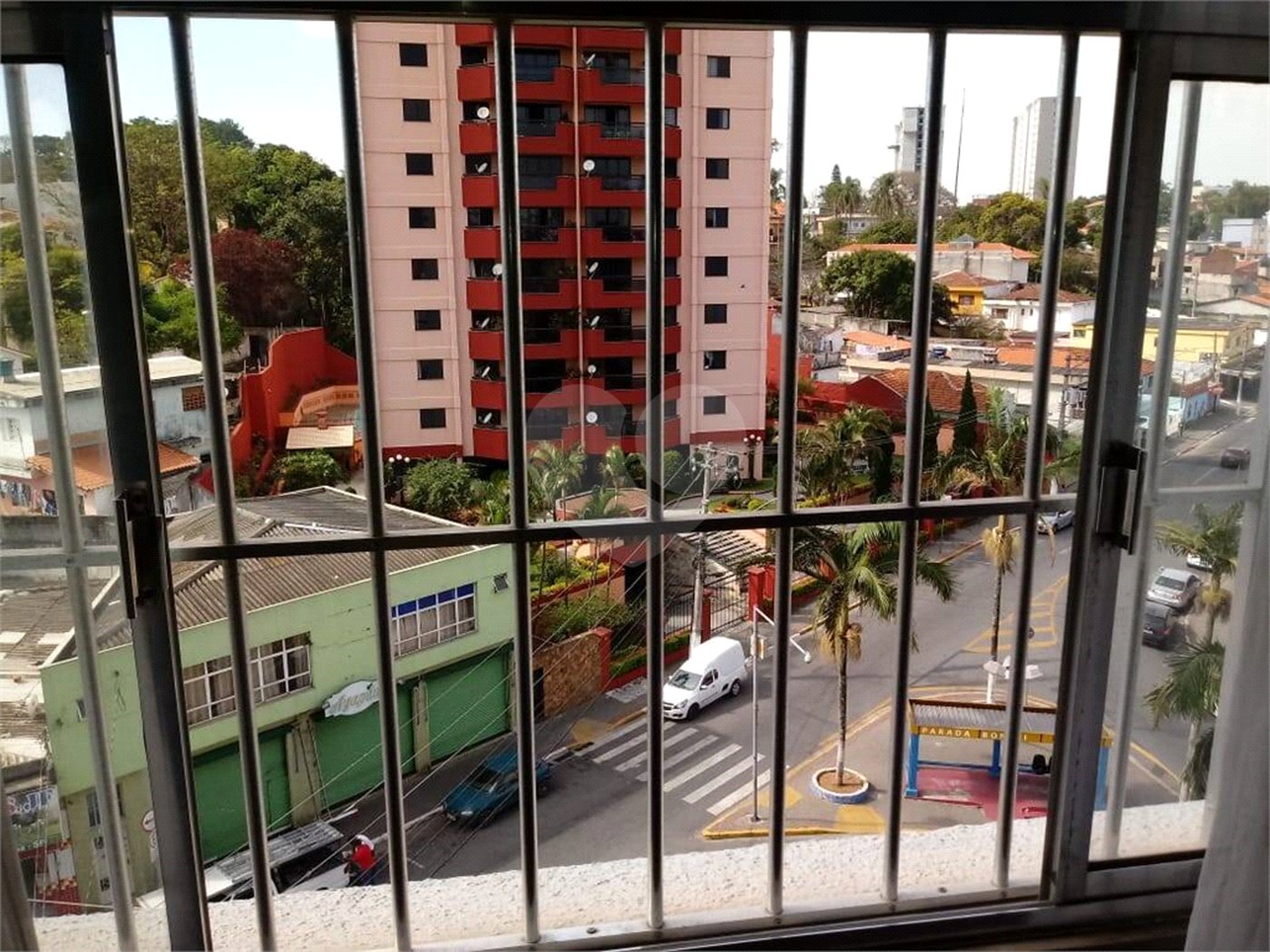 Apartamento à venda com 3 quartos, sendo 1 suíte, no Centro, Poá, SP