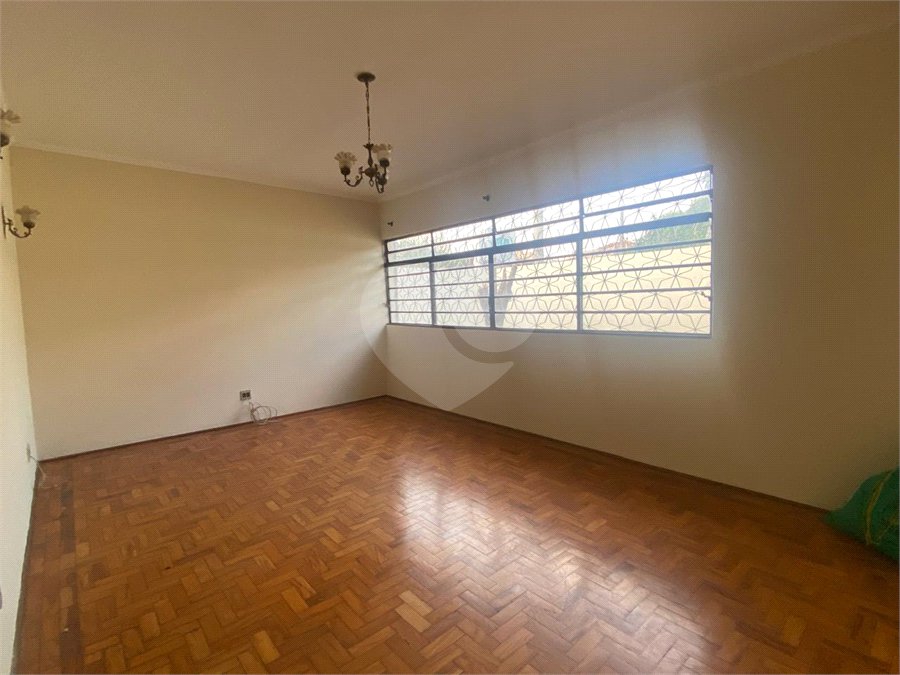 Casa à venda com 3 quartos, sendo 1 suíte, no Centro, Araraquara, SP