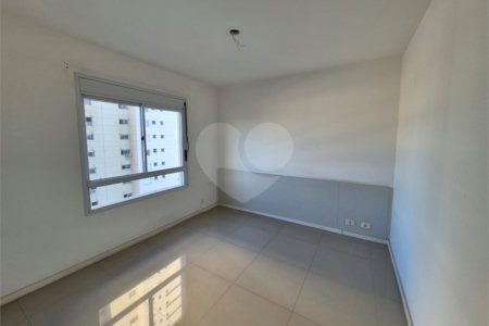 Apartamento à venda com 3 quartos, sendo 1 suíte,  em Jardim Olympia, São Paulo, SP