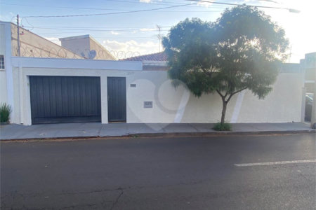 Casa à venda com 3 quartos, sendo 1 suíte, no Centro, Araraquara, SP