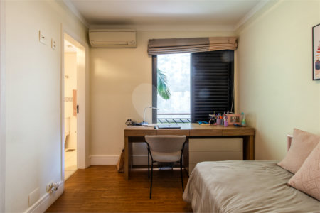 Apartamento à venda com 4 quartos, sendo 2 suítes,  em Vila Mariana, São Paulo, SP