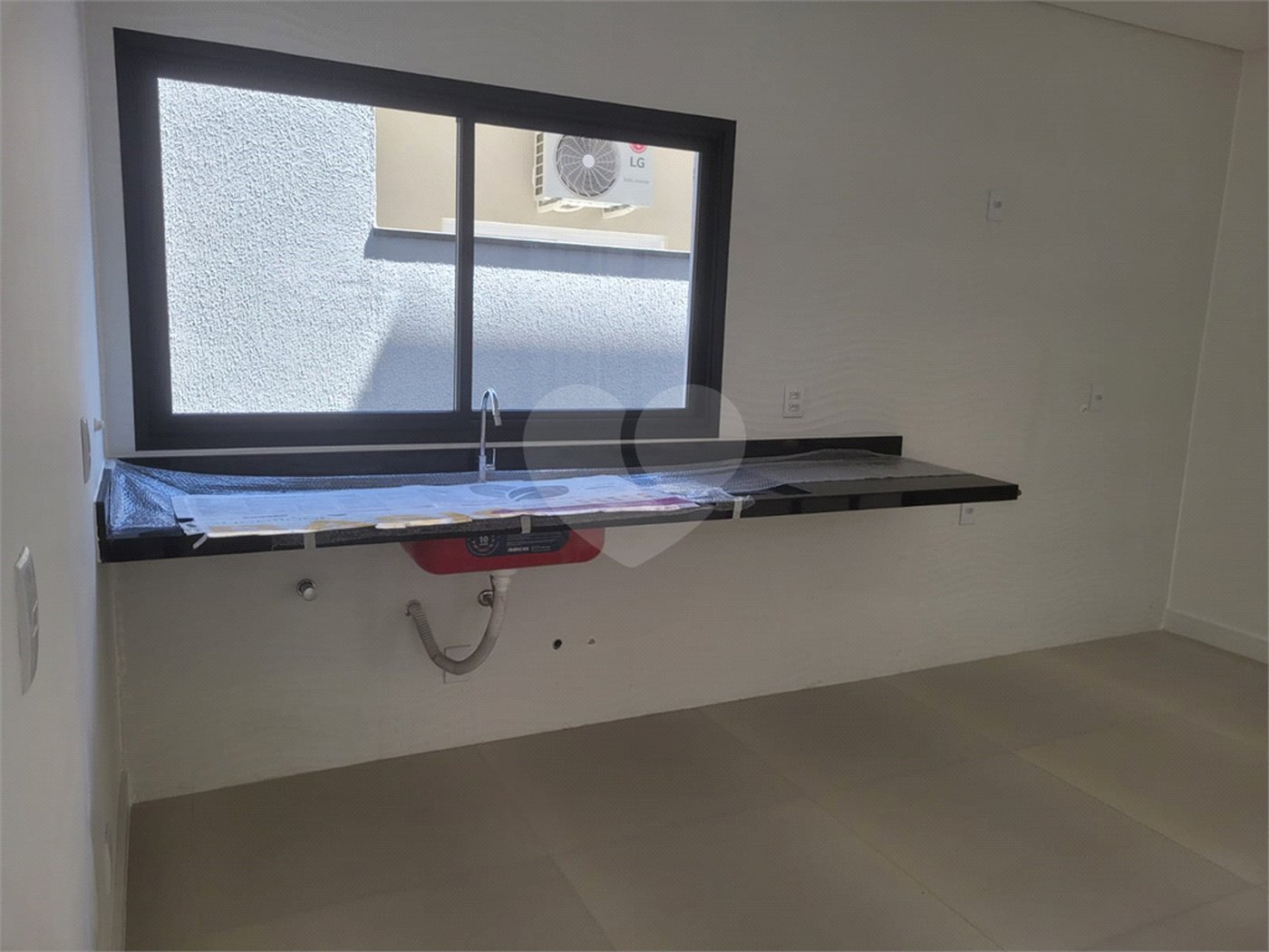 Casa à venda com 3 suítes no condomínio Floradas Paratey, São José dos Campos - SP
