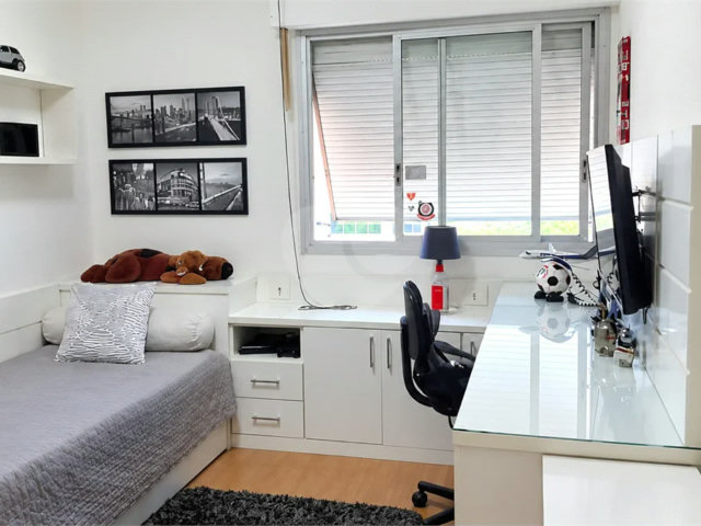 Apartamento à venda com 3 quartos, sendo 1 suíte,  em Campo Belo, São Paulo, SP