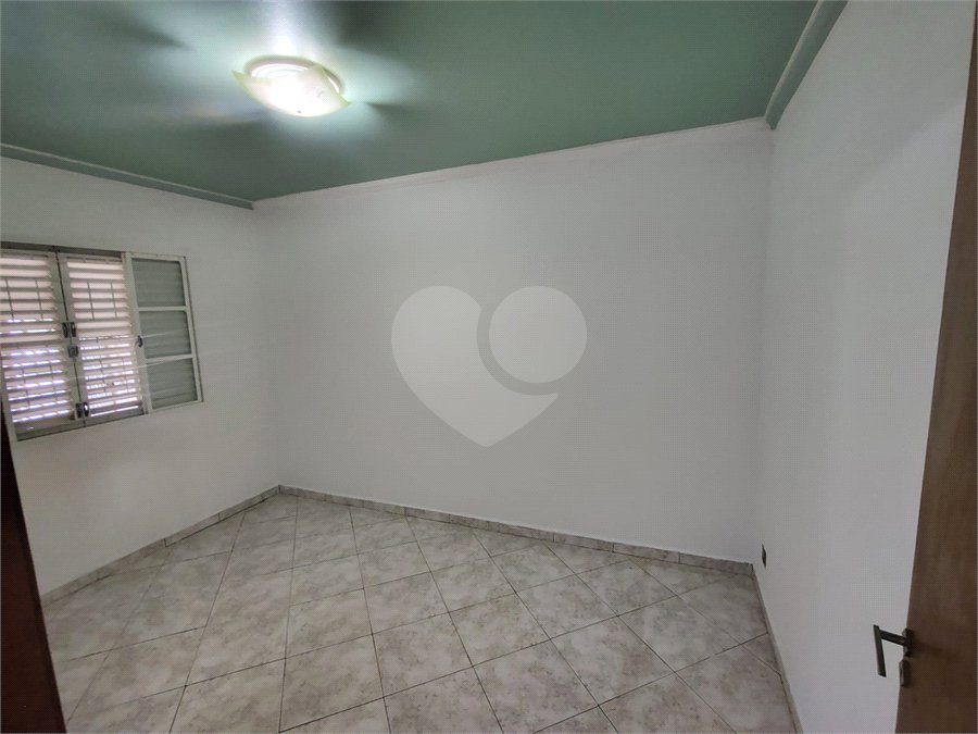 Casa ampla com 3 Quartos e 1 Suíte