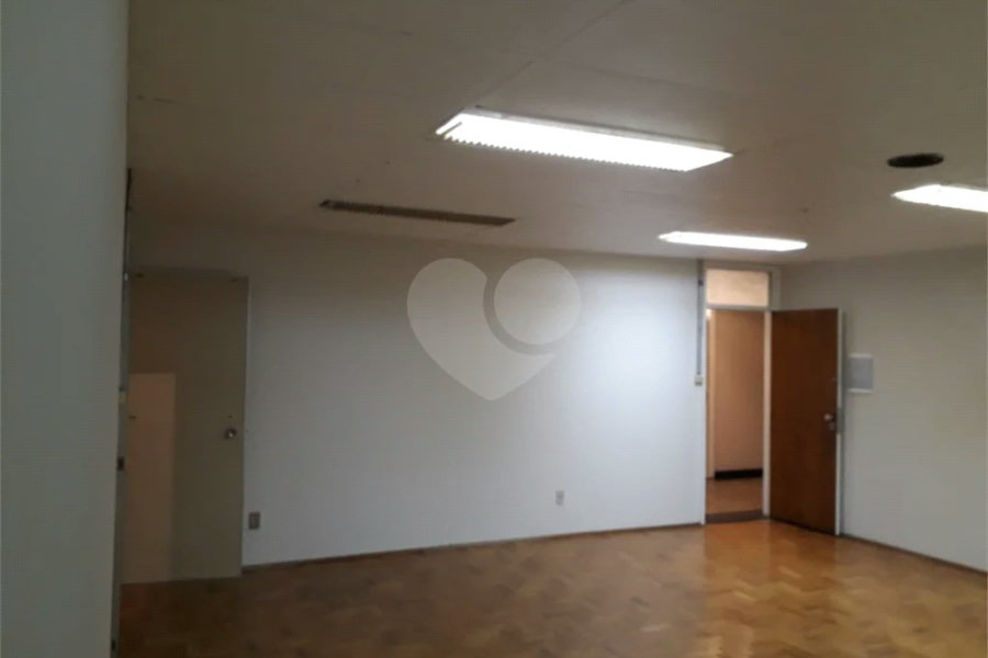 Conjunto Comercial na Av. Paulista, Anexo ao Metrô Brigadeiros