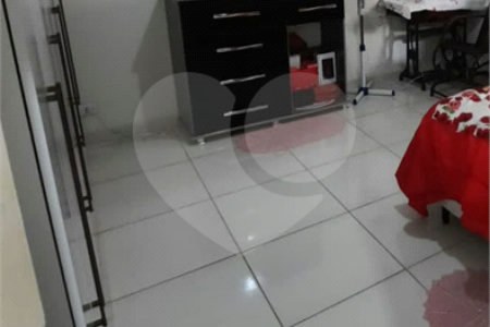 Casa Térrea com 2 dormitórios.