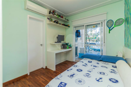 Apartamento à venda com 3 suítes em Vila Cordeiro, São Paulo, SP